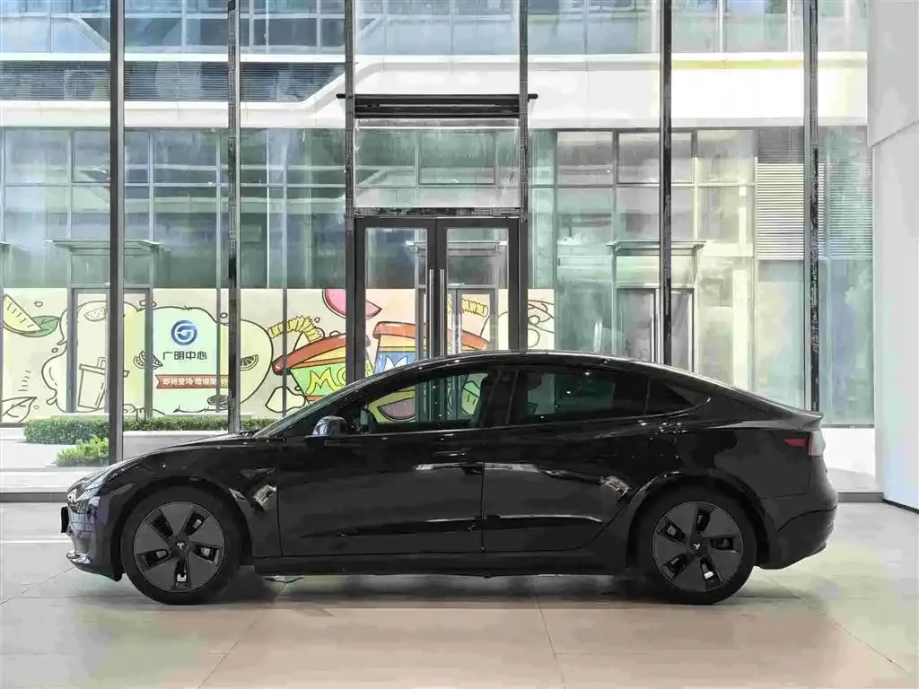 Tesla Model 3 — фото 7