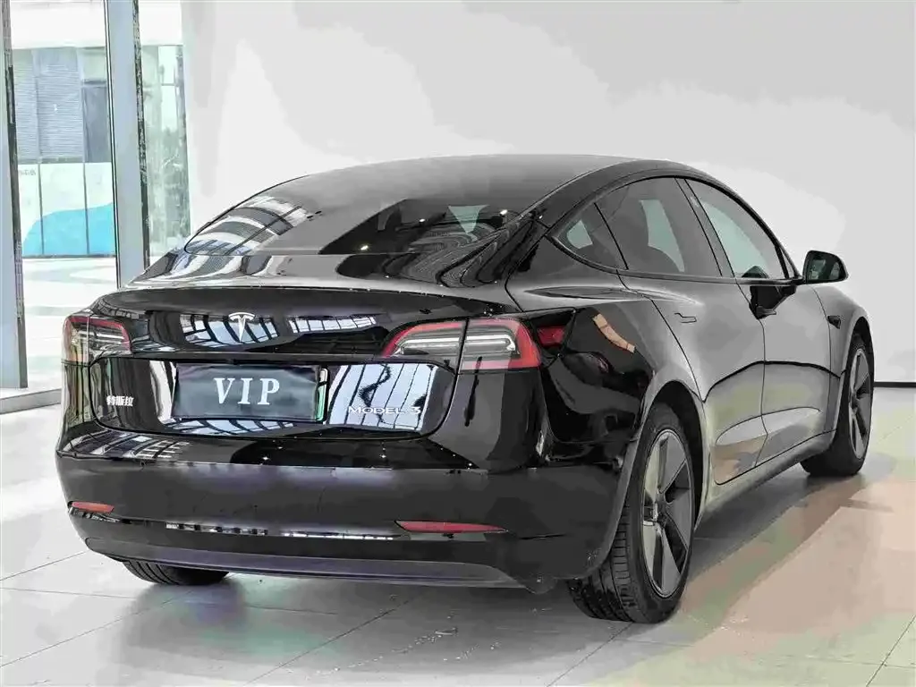 Tesla Model 3 — фото 5