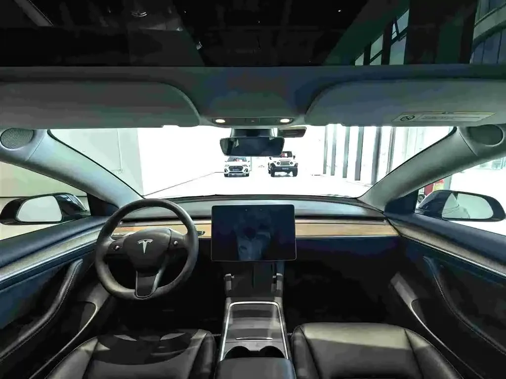 Tesla Model 3 — фото 10