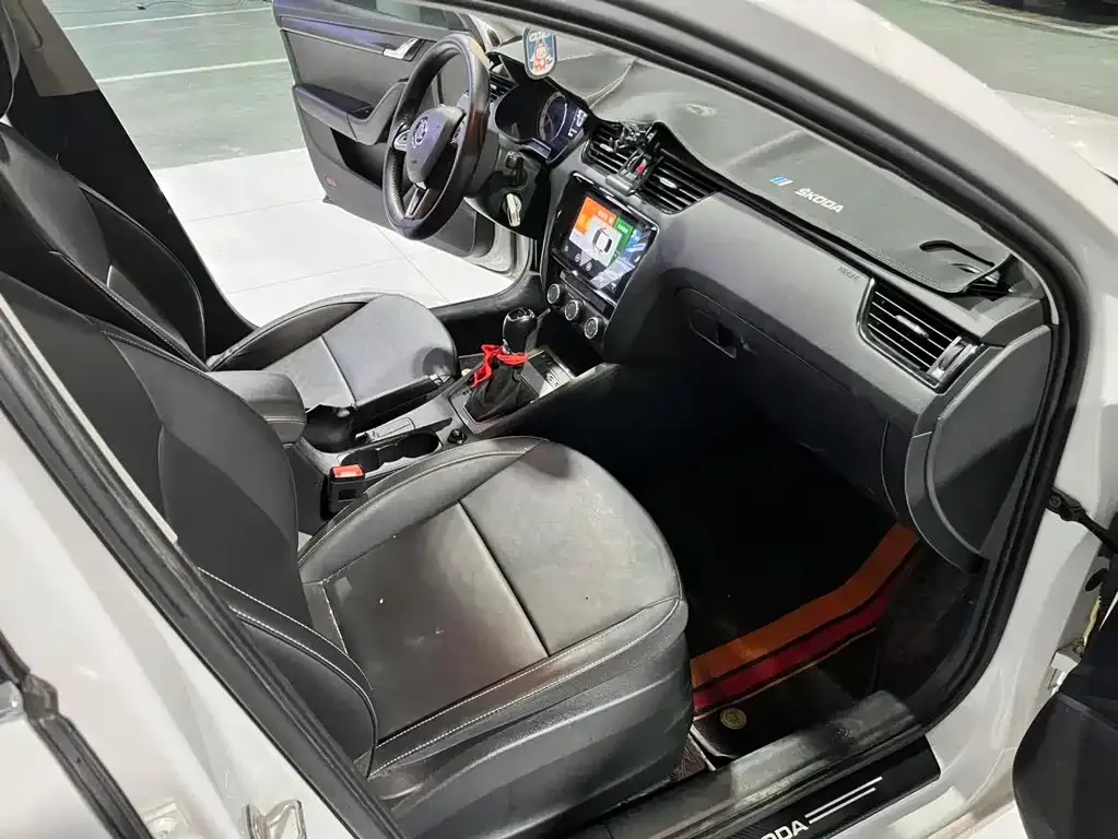 Skoda Octavia — фото 10