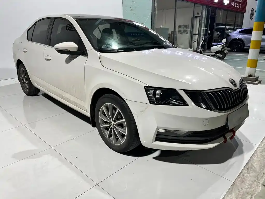 Skoda Octavia — фото 5