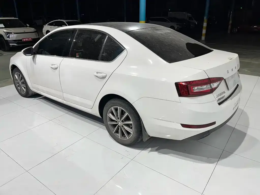 Skoda Octavia — фото 4