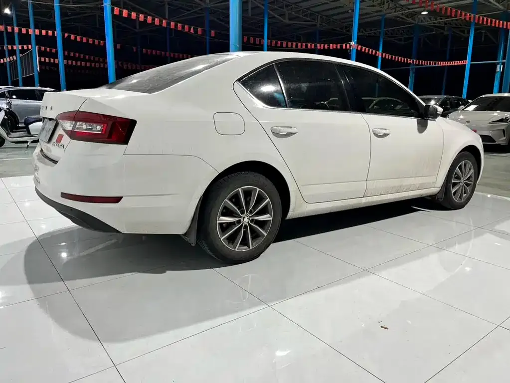 Skoda Octavia — фото 9