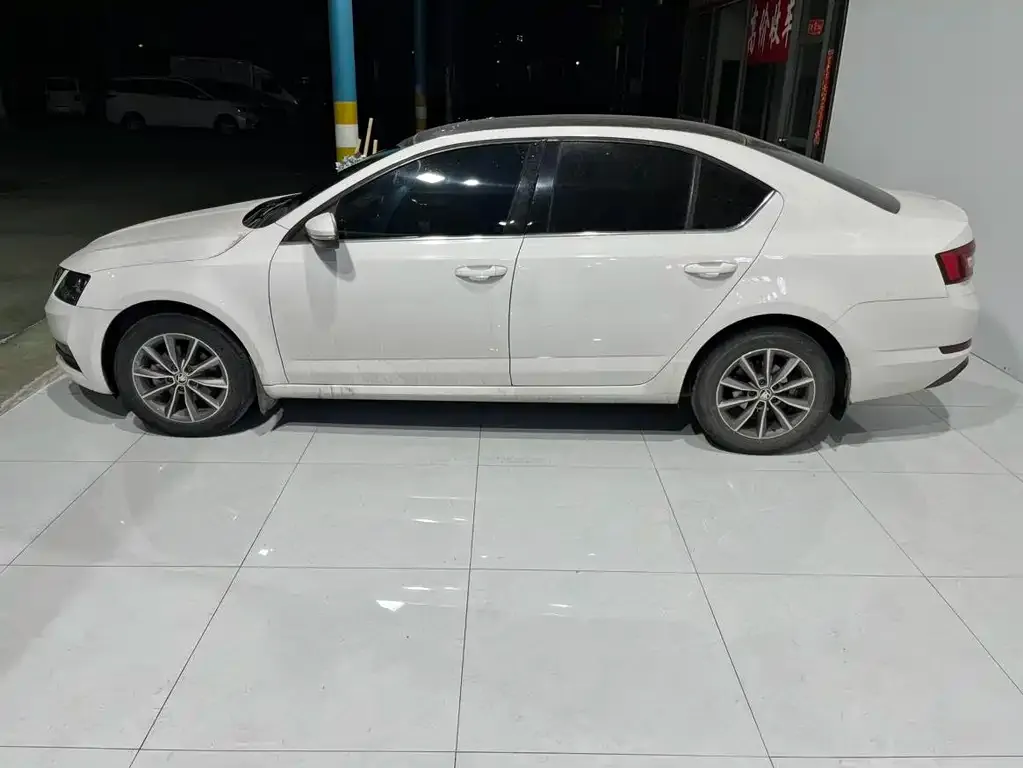 Skoda Octavia — фото 7