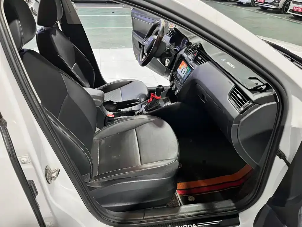 Skoda Octavia — фото 2