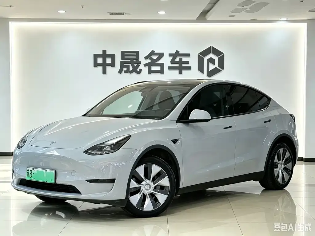 Tesla Model Y — фото 1