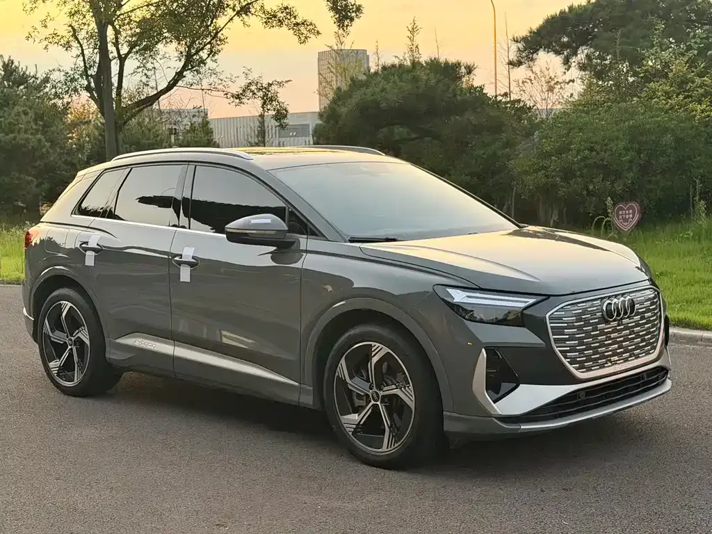 Audi Q4 e-tron — фото 2
