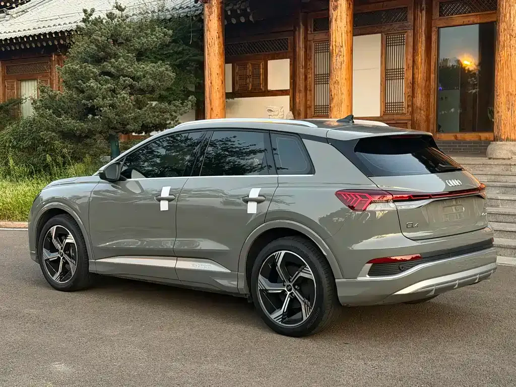 Audi Q4 e-tron — фото 9