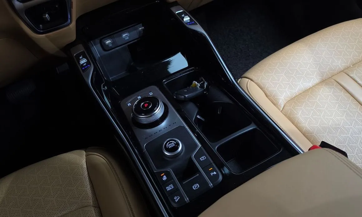 Kia Sorento — фото 8