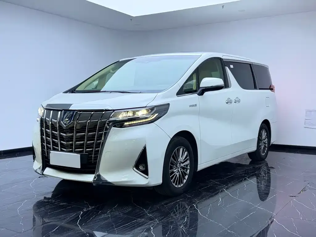 Toyota Alphard — фото 1