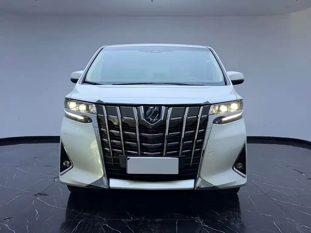 Toyota Alphard — фото 5