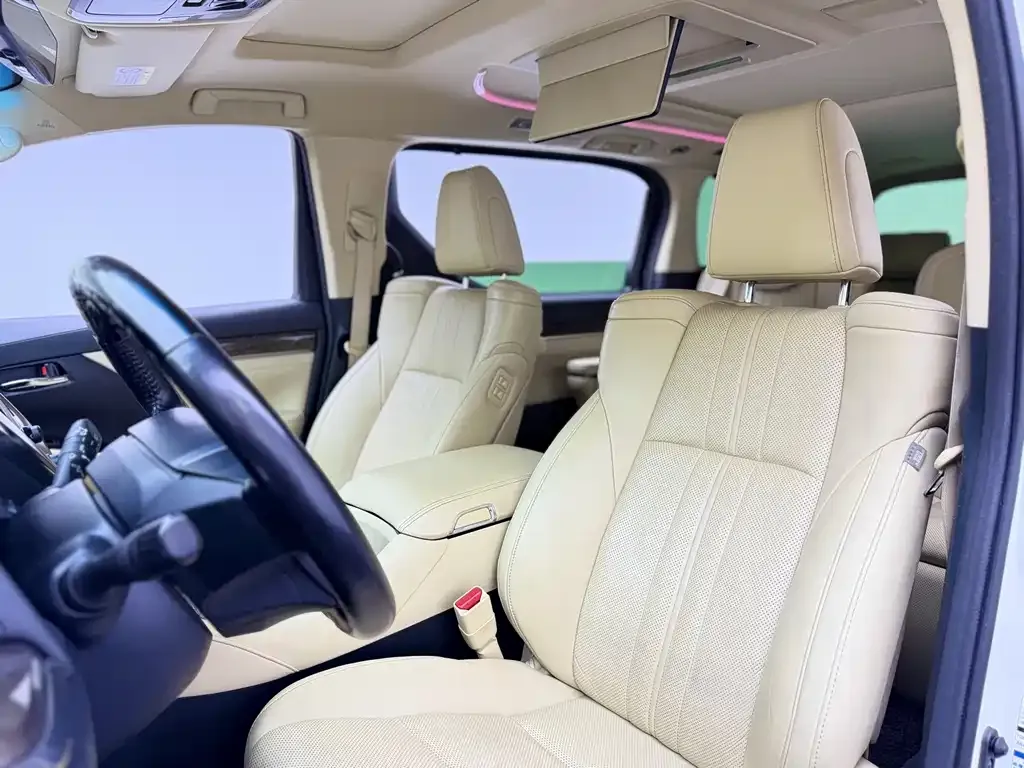 Toyota Alphard — фото 2