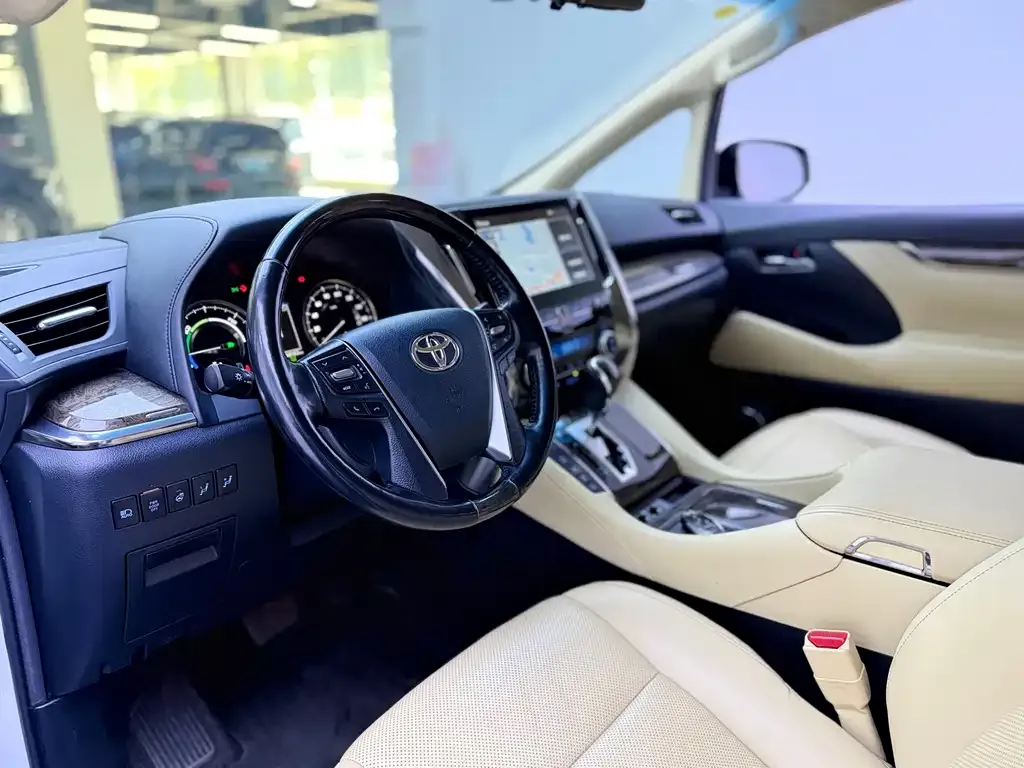 Toyota Alphard — фото 6