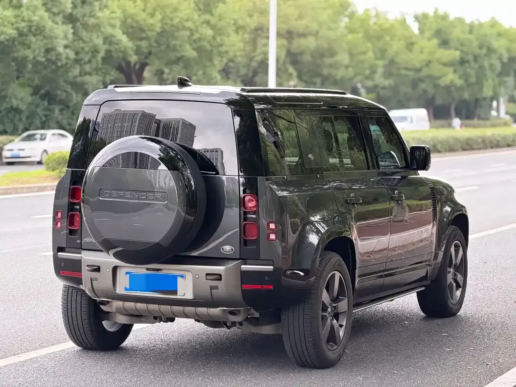 Land Rover Defender — фото 10