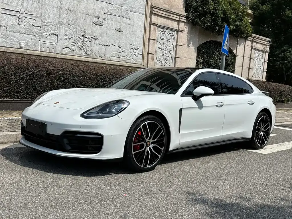 Porsche Panamera — фото 1