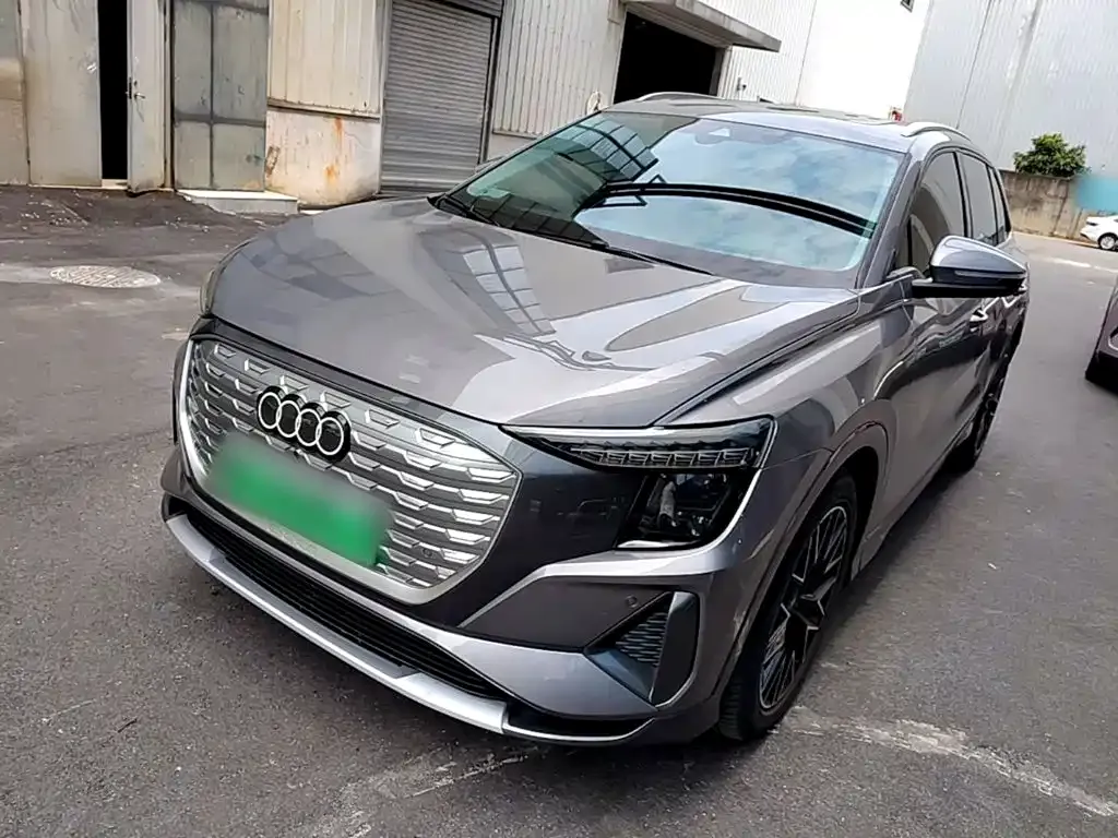 Audi Q5 e-tron — фото 1