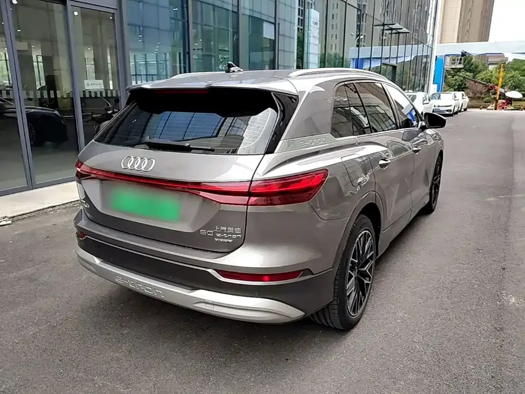 Audi Q5 e-tron — фото 4