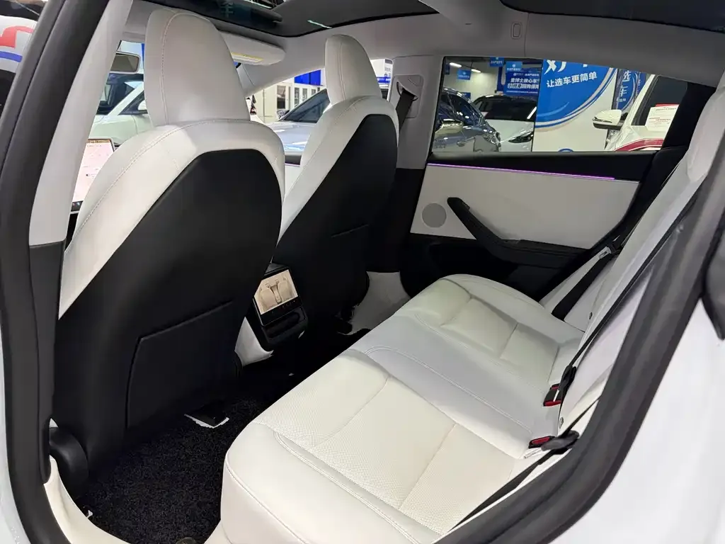 Tesla Model 3 — фото 10