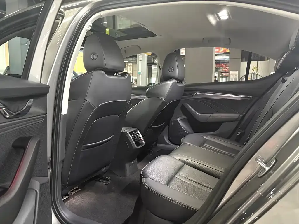 Skoda Octavia — фото 3