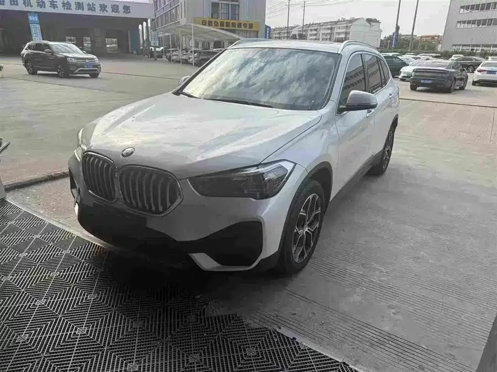 BMW X1 — фото 1