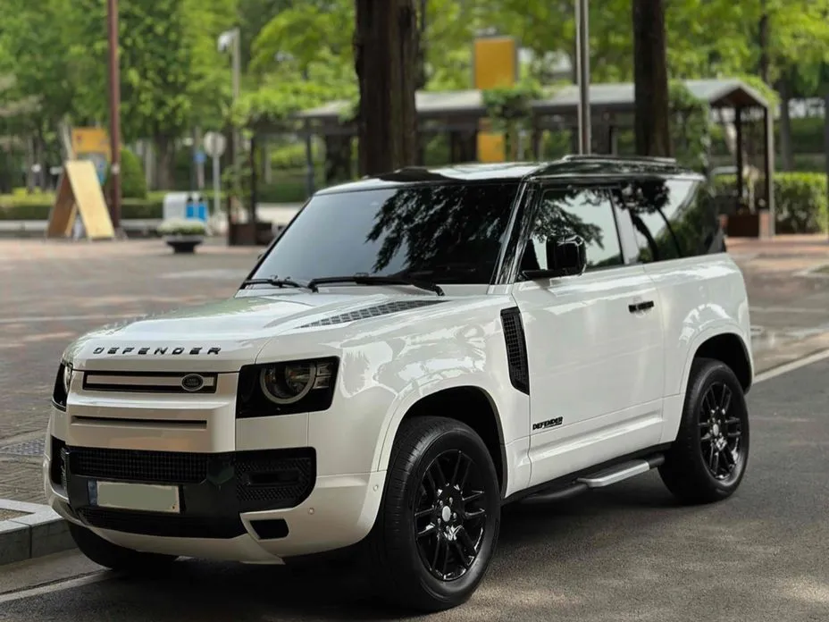 Land Rover Defender — фото 1