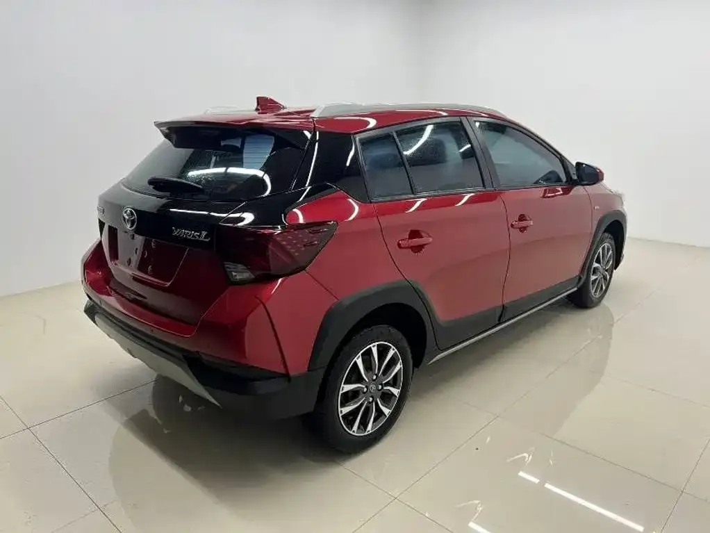 Toyota Yaris L — фото 2