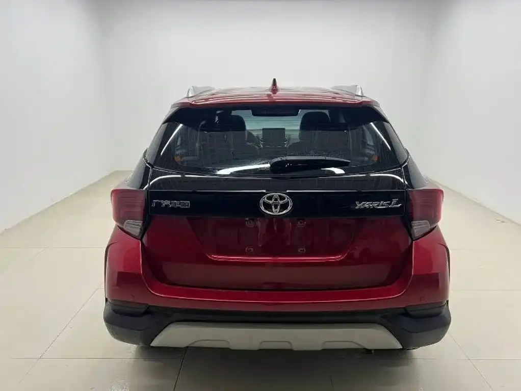 Toyota Yaris L — фото 3