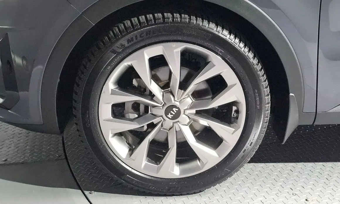 Kia Sorento — фото 8