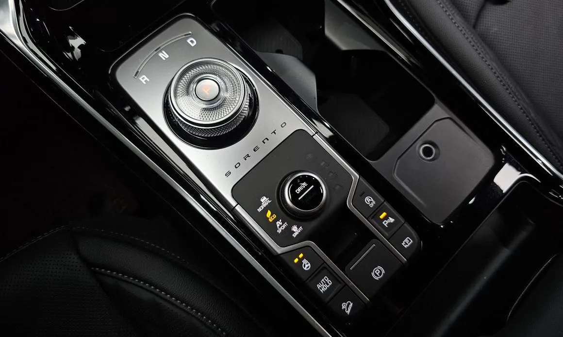 Kia Sorento — фото 6