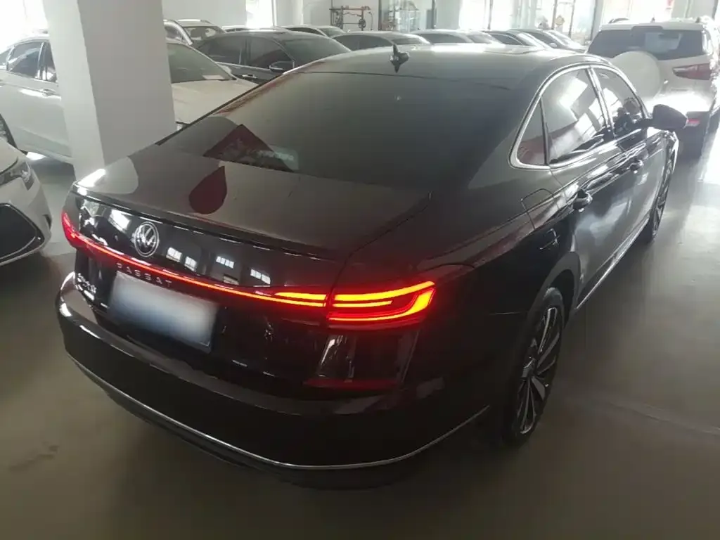 Volkswagen Passat — фото 8