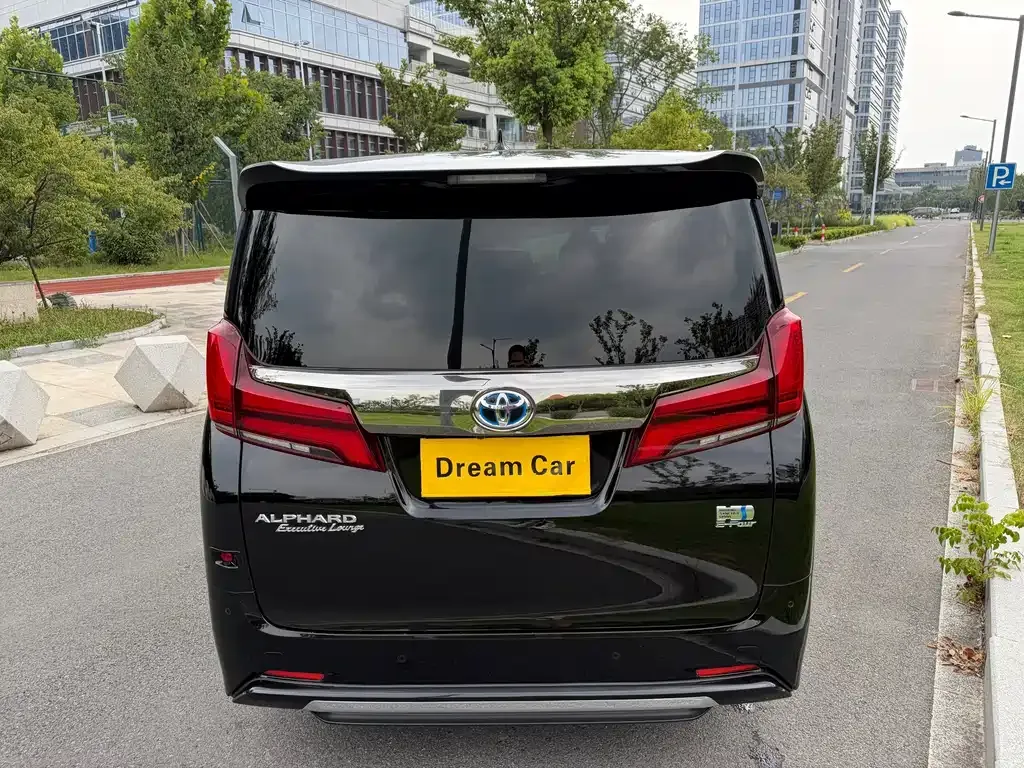 Toyota Alphard — фото 5