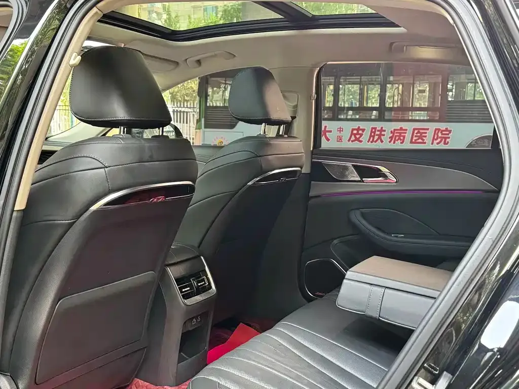Hongqi H5 — фото 6