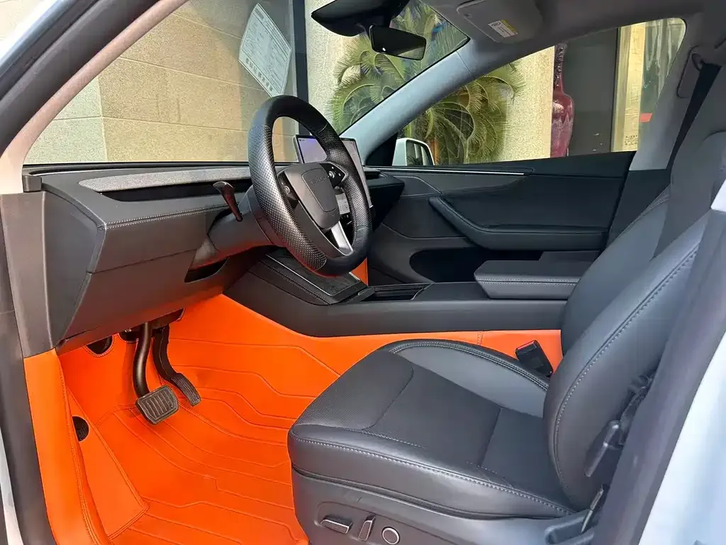 Tesla Model Y — фото 5