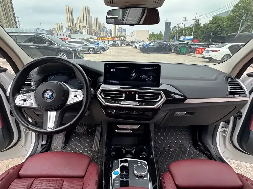 BMW iX3 — фото 10