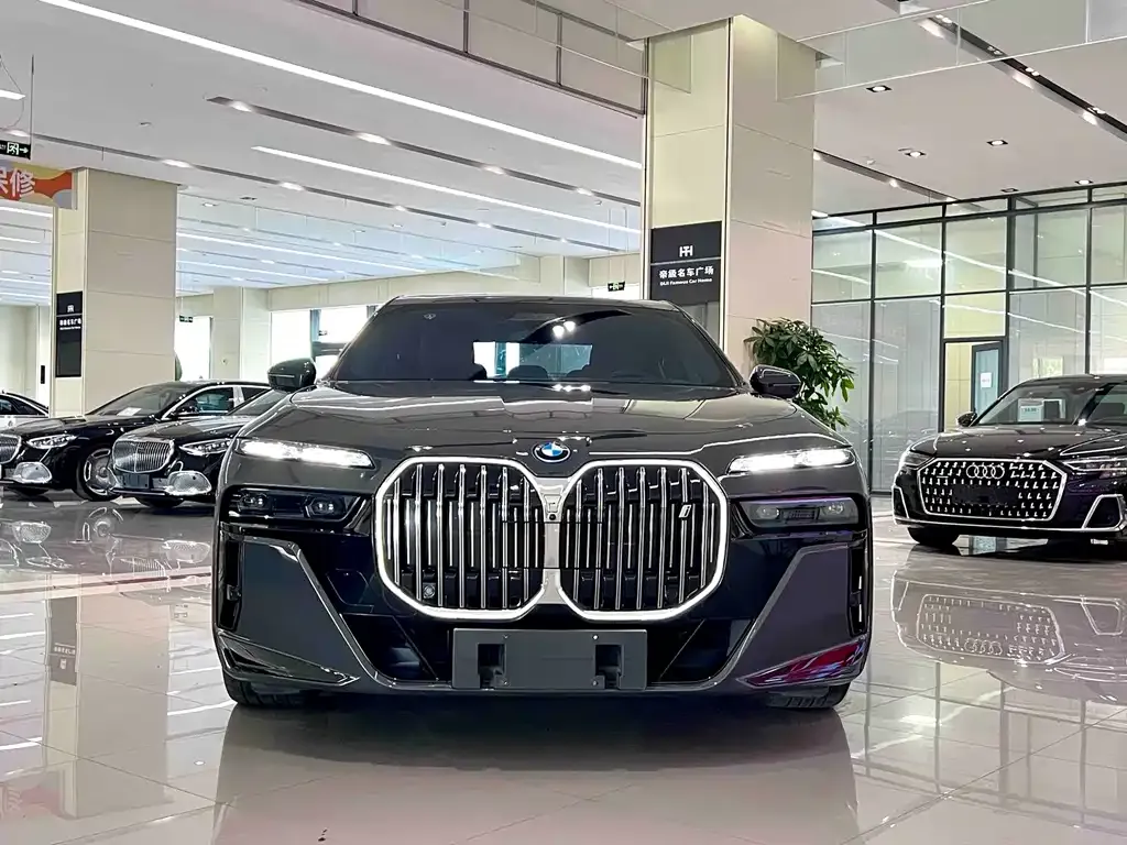 BMW i7 — фото 2