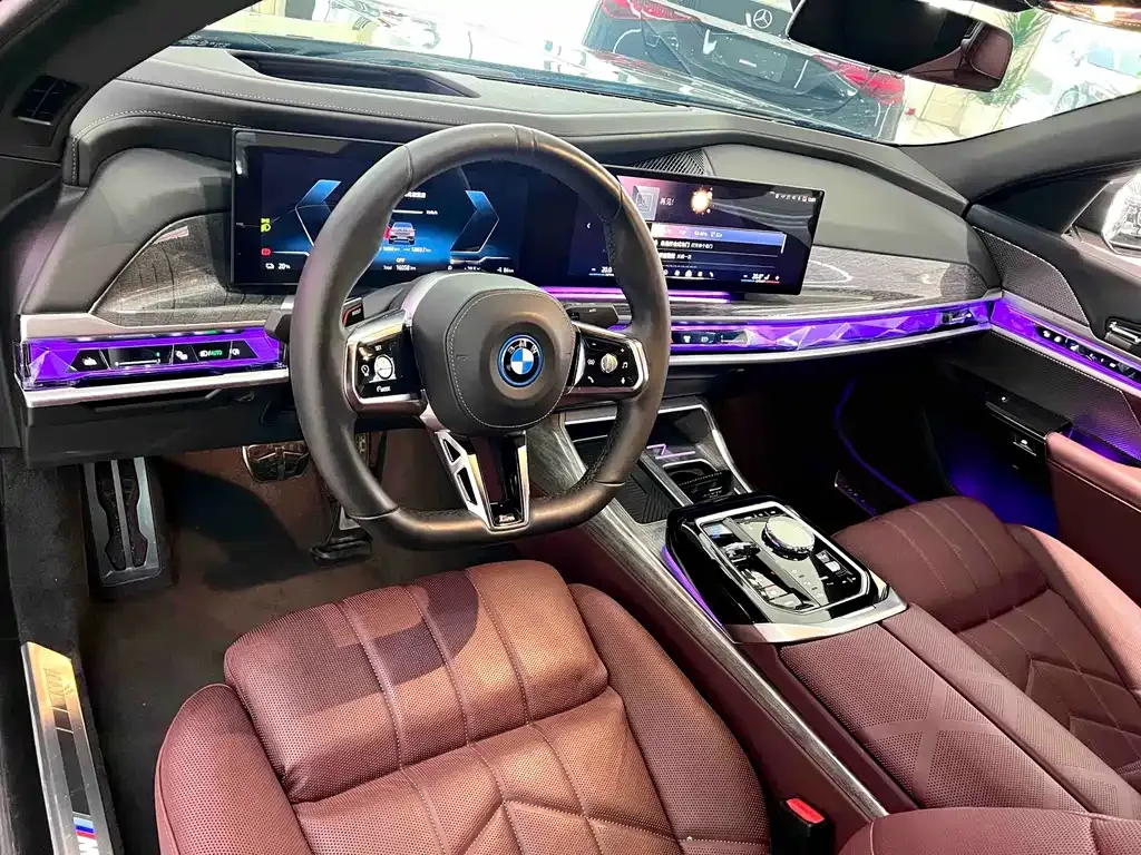 BMW i7 — фото 9