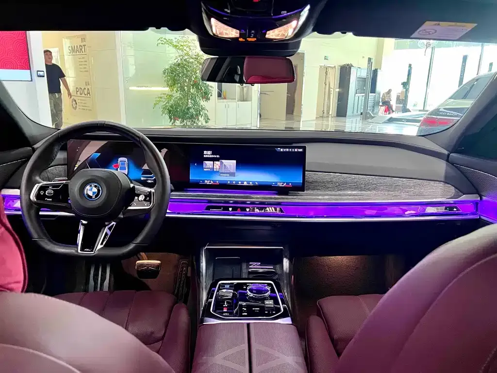 BMW i7 — фото 6