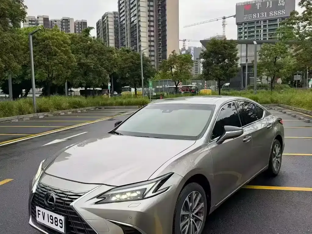Lexus ES — фото 1