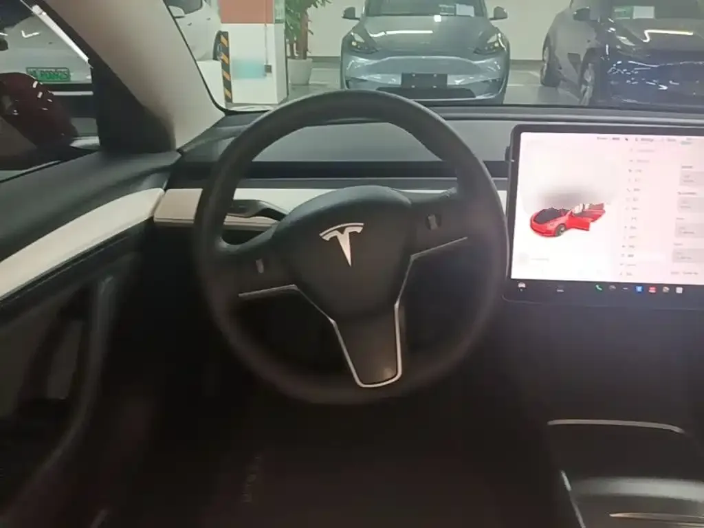 Tesla Model 3 — фото 4
