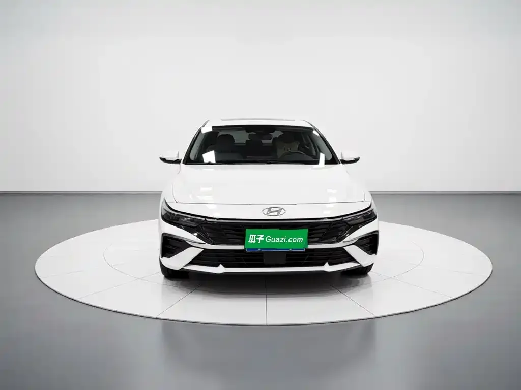 Hyundai Elantra — фото 3