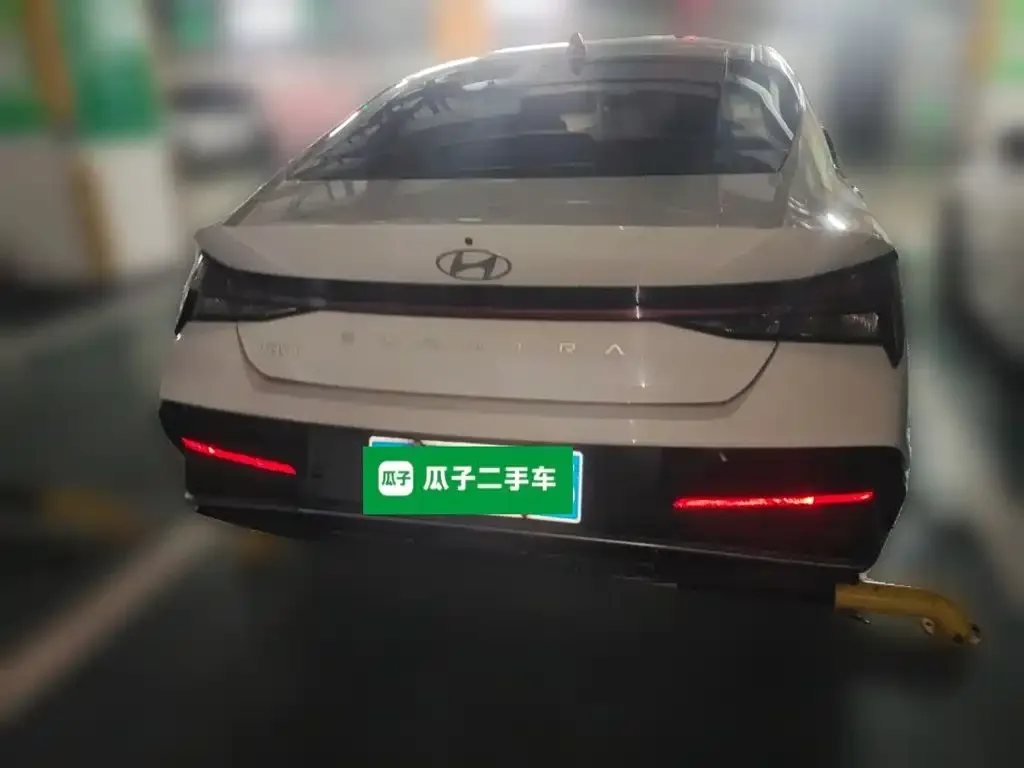 Hyundai Elantra — фото 8