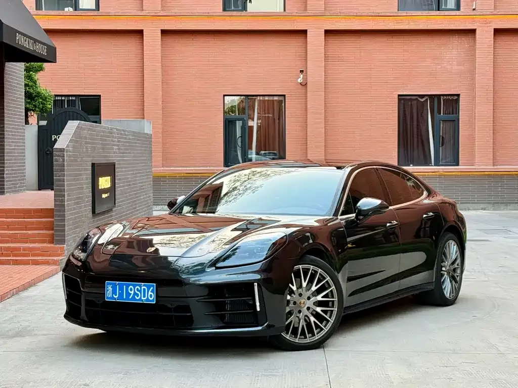 Porsche Panamera — фото 1