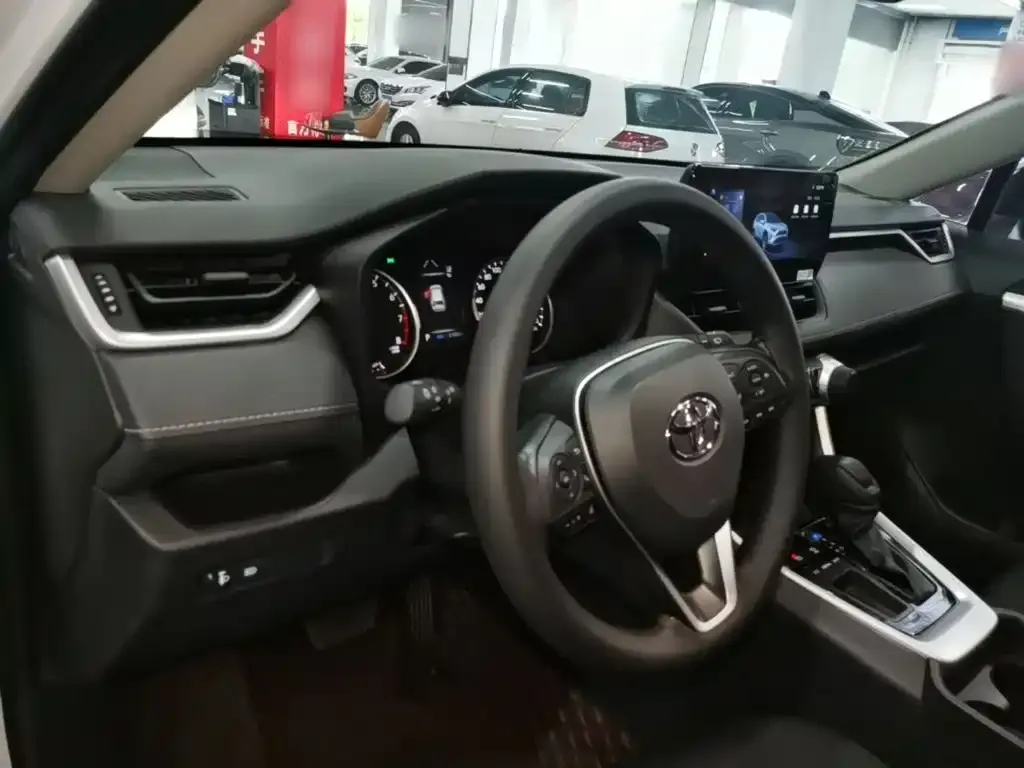 Toyota RAV4 — фото 3