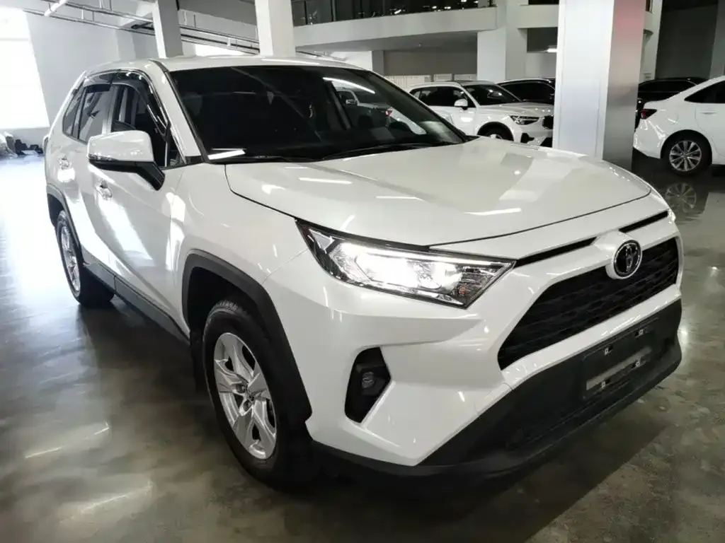 Toyota RAV4 — фото 10