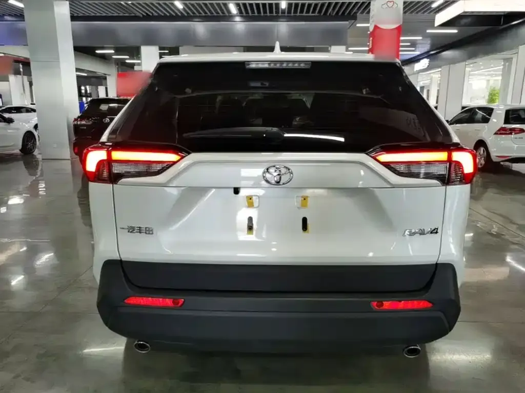 Toyota RAV4 — фото 4