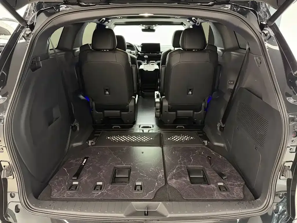 Toyota Granvia — фото 10