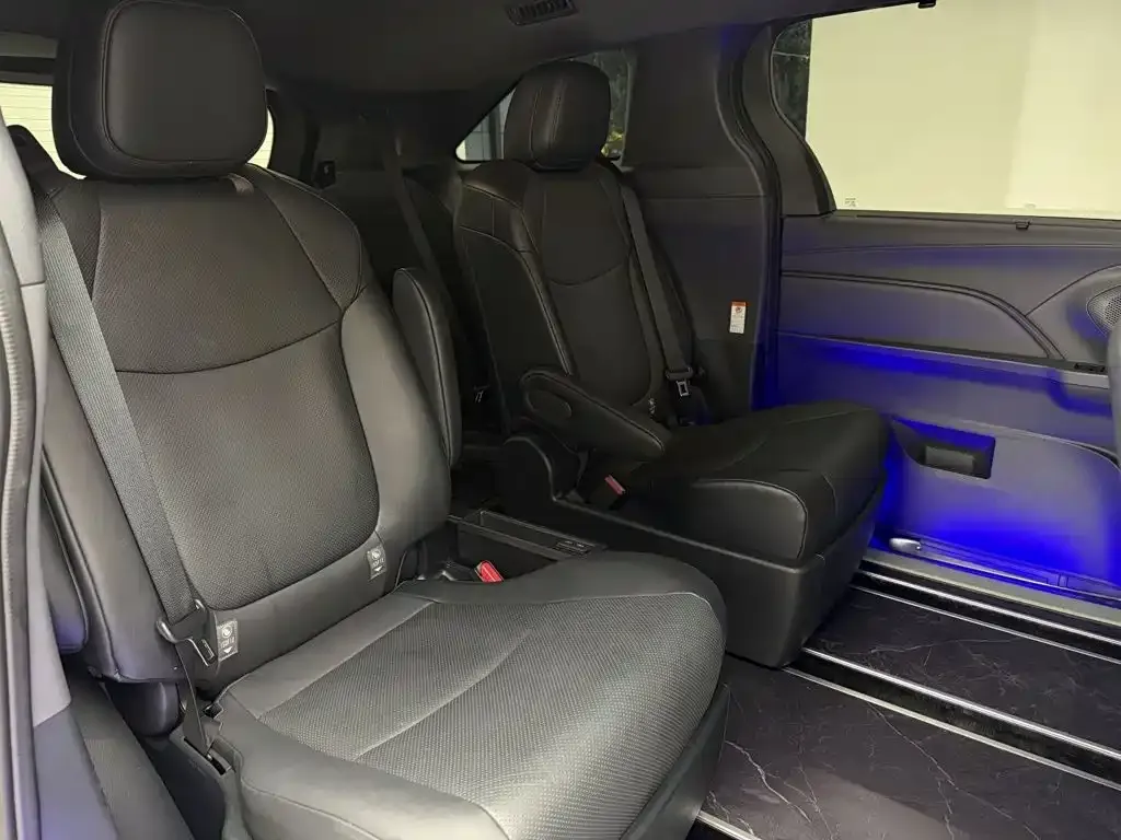 Toyota Granvia — фото 9