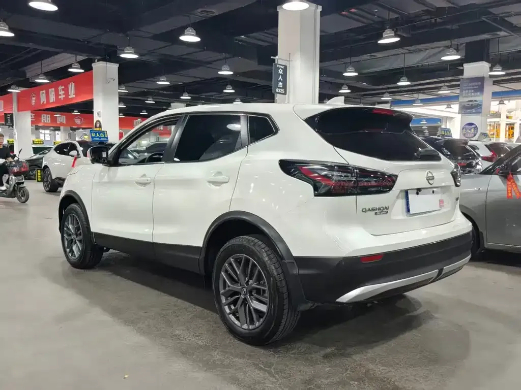 Nissan Qashqai — фото 2