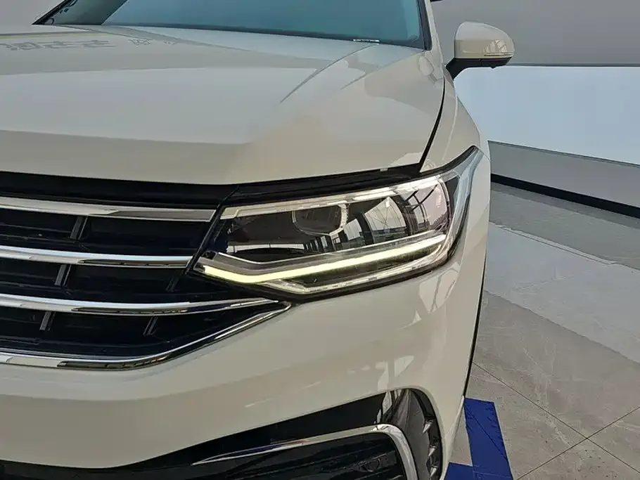 Volkswagen Tiguan L — фото 4