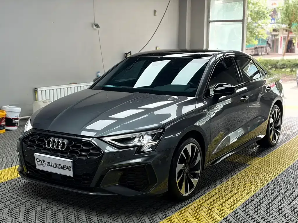 Audi A3 — фото 1